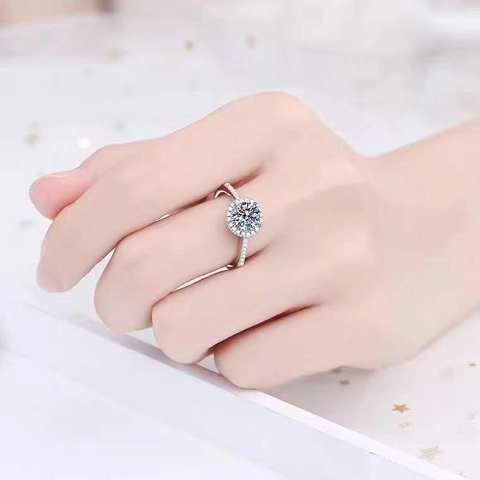 Luxurious Round Brilliant Cubic Zirconia Halo Ring For Women Titanium Steel Adjustable Opening Engagement Wedding Party Fashion Jewelry