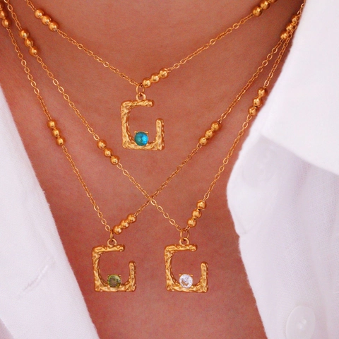 Collar con Colgante de Acero Inoxidable Retro para Mujer Chapado en Oro de 14K Colgante Cuadrado con Textura Martillada e Incrustaciones de Circonita de Colores Regalo de Joyería de Moda