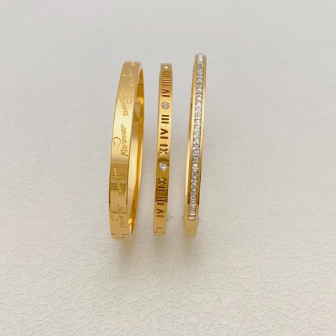 Set di Bracciali Rigidi in Acciaio al Titanio Placcato Oro per Donna Numeri Romani Zirconia Cuore Inciso Gioielli Moda