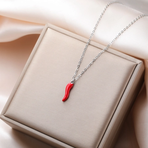 Collar con Colgante de Chile Rojo y Trébol de Acero Inoxidable Chapado en Oro Plata Esmalte Joyería de la Suerte Regalo para Hombre Mujer Pareja