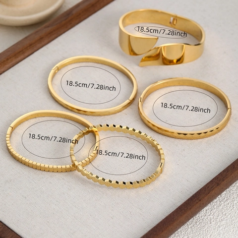 Bracciale Rigido in Acciaio Inossidabile Placcato Oro 18K Stile INS Occidentale per Donna Retrò Lucido Geometrico a Nido d'Ape Martellato Gioielli