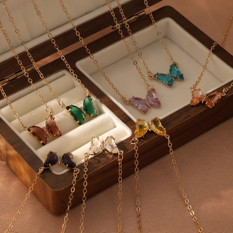 Collana con Ciondolo a Farfalla in Cristallo di Acciaio al Titanio Oro Catena a Croce Strass Gioielli alla Moda per Donna Banchetto Quotidiano