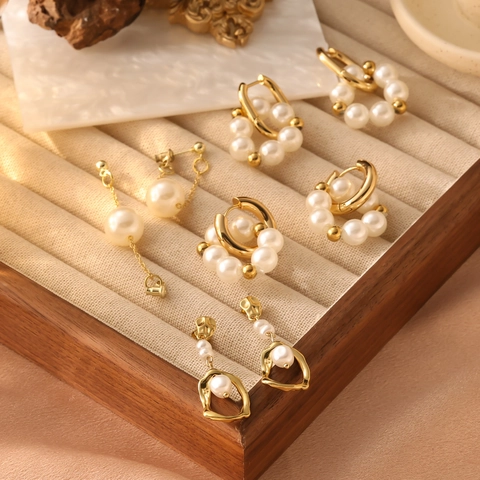 Orecchini a Bottone con Künstliche Perle in Acciaio Inossidabile Placcato Oro 18K per Donna Design di Nicchia Vintage Francese Gioielli