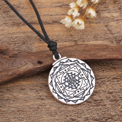 Collar con Colgante Sri Yantra Mandala Vintage Aleación de Plata Antigua Joyería Espiritual Geométrica para Hombres Mujeres Unisex