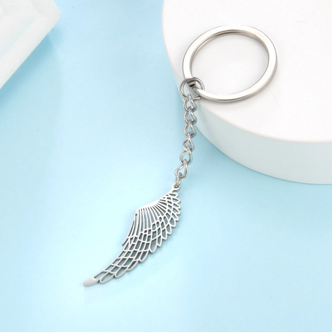 Portachiavi Punk Minimalista in Acciaio Inossidabile con Ciondolo Ala di Angelo Svuotato Personalizzato Tono Argento