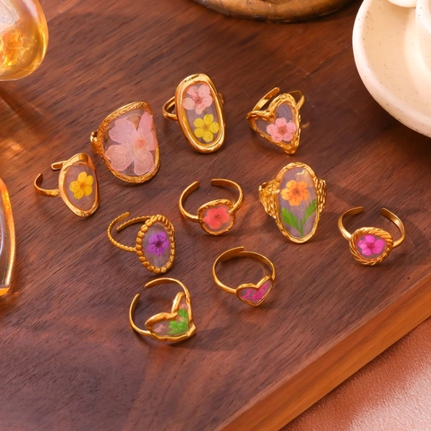 Anello Aperto Vintage in Acciaio Inossidabile con Fiori Secchi in Resina per Donna Oro Regolabile Stile Pastorale Gioielli