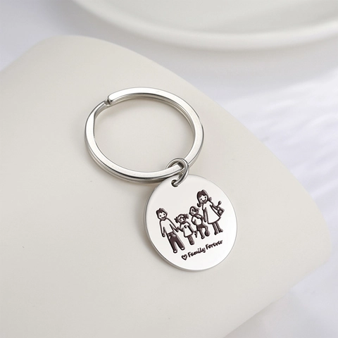 Portachiavi con Pendente Rotondo in Acciaio Inossidabile con Incisione Family Forever Design Silhouette Accessorio Portachiavi Metallo