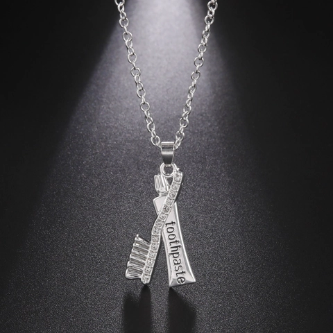 Kreative Zahnbürste Zahnpasta Anhänger Halskette Legierung Versilbert Strass Schmuck Herren Damen Mode Accessoire Geschenk