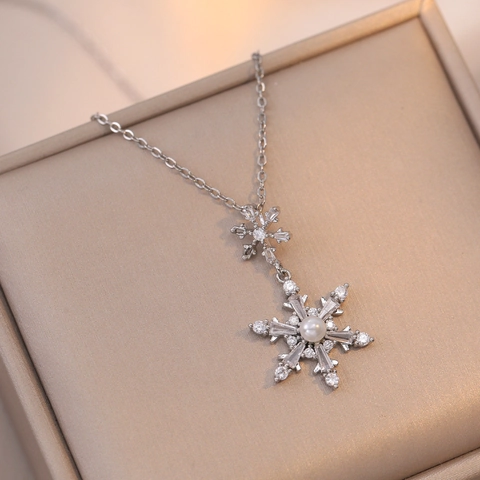 Titanstahl Doppelreihige Schneeflocke Anhänger Halskette Für Damen Mit Künstliche Perlenimitat Zirkonia Eingelegt Winter Weihnachten Schmuck Geschenk