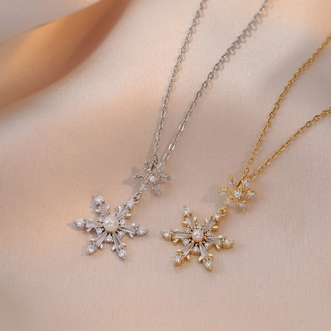 Titanstahl Doppelreihige Schneeflocke Anhänger Halskette Für Damen Mit Künstliche Perlenimitat Zirkonia Eingelegt Winter Weihnachten Schmuck Geschenk