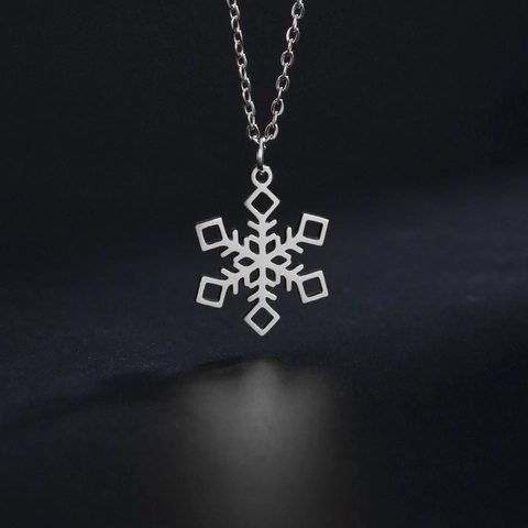 Minimalist Stainless Steel Snowflake Pendant Necklace For Women Men Adjustable Cross Chain Winter Christmas Fashion Jewelry