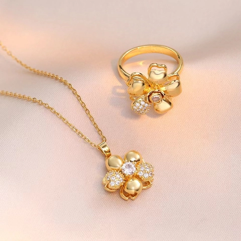 Conjunto de Joyas de Acero de Titanio con Flor Giratoria y Zirconia Collar y Anillo Color Dorado Accesorios de Moda para Mujer de Acero Inoxidable