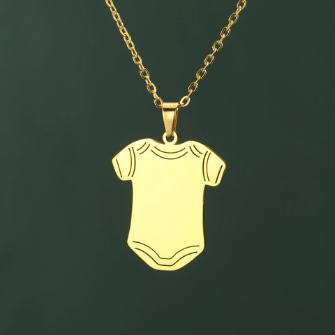 Collier Pendentif Grenouillère Bébé en Acier Inoxydable Mode Minimaliste Forme de Vêtements Bébé Polis Bijoux Chaîne Forçat Cadeau Homme Femme
