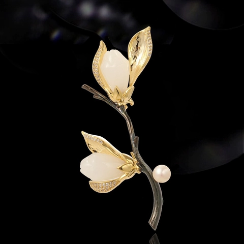 Elegant Magnolia Flower Brooch With Ceramic Look PVC Freshwater Pearl Rhinestones Vintage Oriental Style Corset Pin For Women