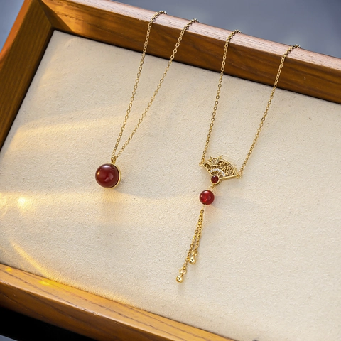 Vintage Titanstahl Fächer Quaste Anhänger Halskette Für Damen Leichter Luxus Vergoldet Roter Achat Strass Hohl Choker Schmuck