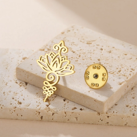 Broche de Acero Inoxidable 304 Nudo de Bruja Loto Retro Geométrico Calado Pin de Solapa Joyería Vintage Regalo Para Mujer Hombre