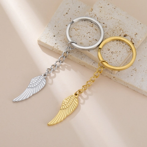 Llavero de Acero Inoxidable 304 Corazón Ala de Ángel Medalla San Benito Minimalista Vintage Religioso Colgante para Regalo