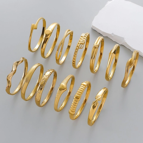 Damen Edelstahl Armreif Armband Gold Silber Plattiert Minimalistisch Hohle Geometrische Herz Gürtelschnalle Modeschmuck