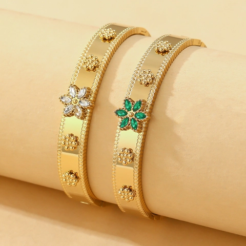 Vintage Gold Plated Stainless Steel Flower Bangle For Women Inlaid Green Gemstone White Zirconia Milgrain Edge Open Bracelet Fashion Jewelry Gift