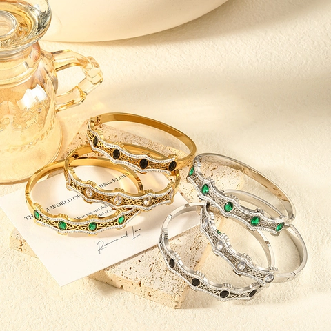 Vintage Titanium Steel Hollow Bangle For Women Elegant Oval Zirconia Inlaid Bangle Bracelet Retro Aesthetic Jewelry Gift