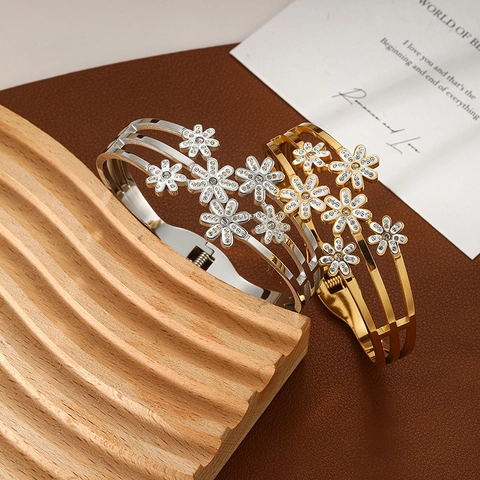 Stainless Steel Hollow Layered Daisy Flower Open Bangle For Women Gold Silver Plated Rhinestone Zirconia Bracelet Jewelry Gift