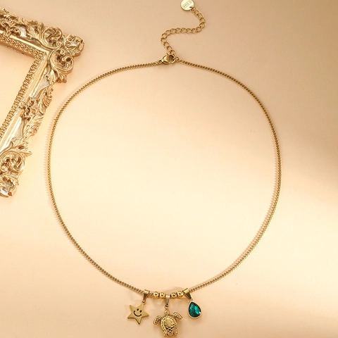 Collana con Pendente a Forma di Tartaruga Marina in Acciaio al Titanio Placcato Oro Vintage Con Zirconia Verde e Stella Gioielli Donna