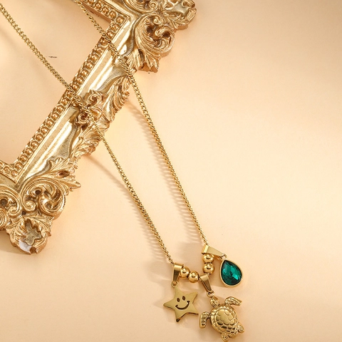 Collana con Pendente a Forma di Tartaruga Marina in Acciaio al Titanio Placcato Oro Vintage Con Zirconia Verde e Stella Gioielli Donna
