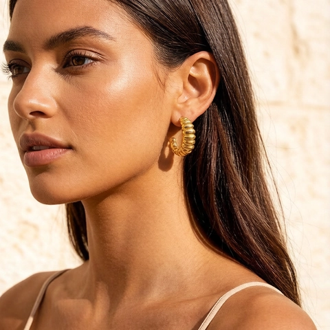 C-Vormige Croissant Hoop Oorbellen 18K Verguld Roestvrij Staal Ripple Textuur Geometrisch Retro Stijl Voor Vrouwen
