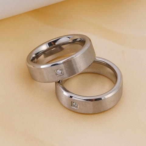 Minimalist Titanium Steel Brushed Ring For Men Women Luxury Inlaid Rhinestone Square Single Stone Wedding Band Finger Jewelry