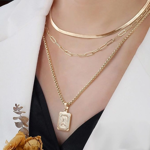Collana con Iniziale in Acciaio Inossidabile Placcato Oro 18K Vintage Pendente Alfabeto Quadrato Catena Box Gioielli Unisex