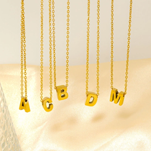 Collana Minimalista con Ciondolo a 26 Lettere Iniziali in Acciaio Inossidabile Placcato Oro 18K per Donna Gioielli da Collo