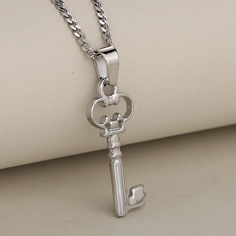 Retro Stainless Steel Key Pendant Necklace For Women Men Fashion Hollow Geometric Jewelry Electroplated Neck Jewelry Gift