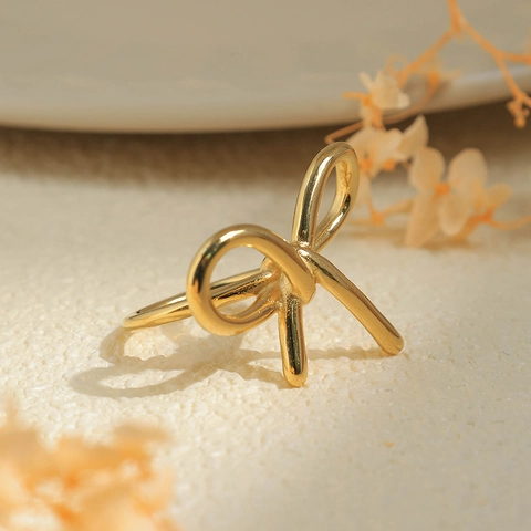 Bague Nœud Papillon Minimaliste en Acier Inoxydable Doré pour Femme Bijou de Mode Élégant