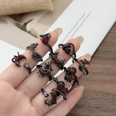 Gothic Dark Style Gun Black Kupferring Für Damen Schlange Mond Schmetterling Herz Zirkon Eingelegt Offener Verstellbarer Fingerring Schmuck