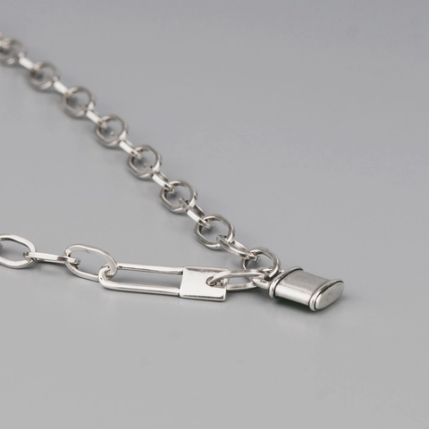 Collier en Cuivre Plaqué Argent Thaïlandais Style Industriel Vintage Avec Pendentif Cadenas Bijoux de Mode Minimaliste pour Femmes