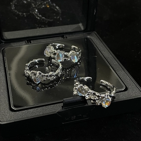 Französischer Unregelmäßiger Mondstein Synthetischer Opal Offener Ring Für Damen Flüssigmetall Lava Textur Versilberter Kupferschmuck