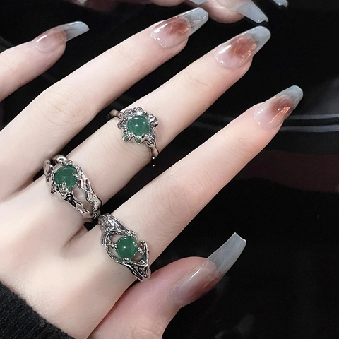 Neuer Chinesischer Stil Unregelmäßiger Kupferring Grüner Edelstein Versilberte Lava-Textur Verstellbarer Ring Für Damen