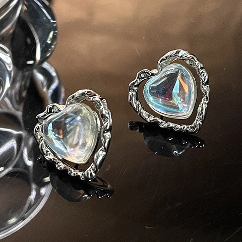 Minimalist Heart Stud Earrings For Women Silver Plated Copper Iridescent Moonstone Design Sweet Cool Style Daily Jewelry
