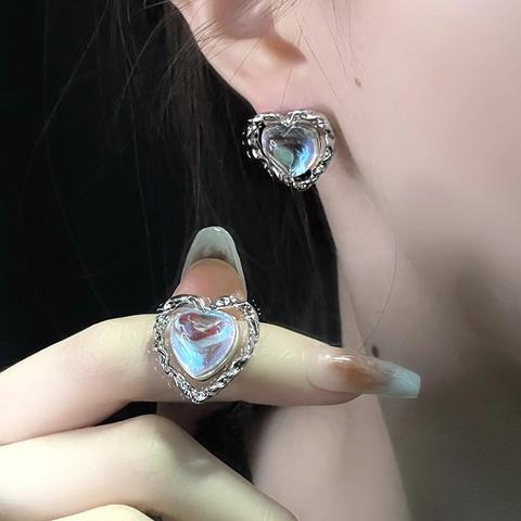 Minimalist Heart Stud Earrings For Women Silver Plated Copper Iridescent Moonstone Design Sweet Cool Style Daily Jewelry