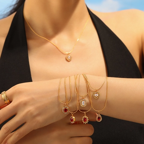 Collier Pendentif Cœur en Zircone en Acier au Titane Mode Ins Français Plaqué Or 18K Pierre Rouge Blanche pour Femme Bijoux