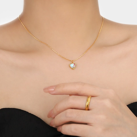 Collier Minimaliste en Acier Titane Avec Pendentif Cœur en Pierre de Lune Pour Femme Élégante Chaîne Serpent Ras du Cou Bijoux Cadeau