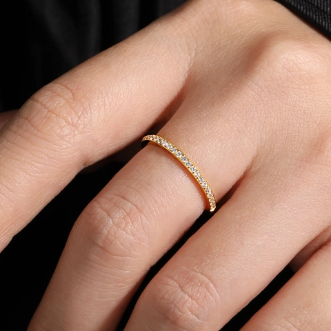 Bague en Acier au Titane et Zircon de Luxe pour Femmes Mode Minimaliste Serti de Pierres CNC Bijoux Cadeau