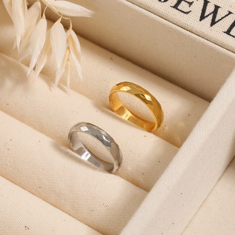 Bague Minimaliste en Acier Titane Facettée en Losange Pour Hommes Femmes Anneau Géométrique Coupe Diamant Bijoux de Mode Design de Niche