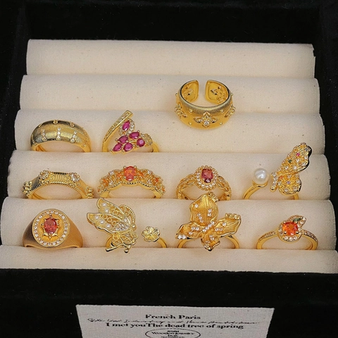 Bague en Cuivre Plaque Or Vintage pour Femme Incrustation de Zircon et Künstliche Perle Bague Ouverte Reglable Bijoux Elegants Papillon Floral Cadeau