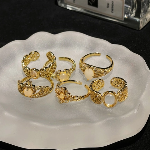 Vintage Kupfer Offener Ring Für Damen Mit Mondstein-Imitation Zirkon Eingelegt Geometrisch Krone Mond Stern Einstellbar Modeschmuck