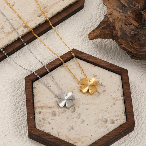 Collier Pendentif Trèfle à Quatre Feuilles en Acier Inoxydable pour Femmes Plaqué Or Argent Chaîne de Clavicule Coeur Doux Bijoux de Mode