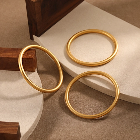 Women's Ancient Style Matte Gold Plated Titanium Steel Round Bangle Bracelet Fashion Elegant Frosted Plain Circle Hand Jewelry Gift