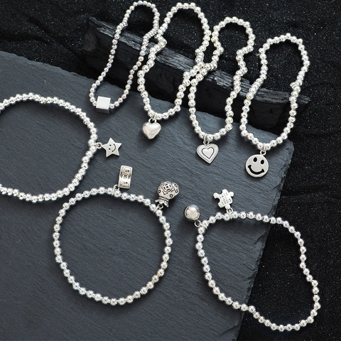 Versilbertes Kupfer Perlen Stretch Armband Für Damen Herz Smiley Stern Anhänger Koreanischer Minimalistischer Modeschmuck