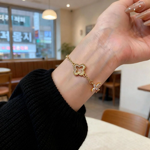 Bracciale Vintage in Rame Placcato Oro a Forma di Fiore e Quadrifoglio Con Zirconia Bianca Elegante Bracciale Regolabile per Donna