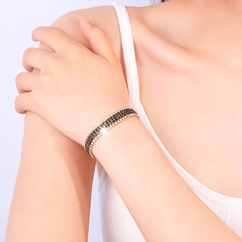 Bracelet de Tennis en Acier au Titane avec Strass à Plusieurs Rangs pour Femmes Bijoux de Luxe Incrustés de Cristaux Réglables